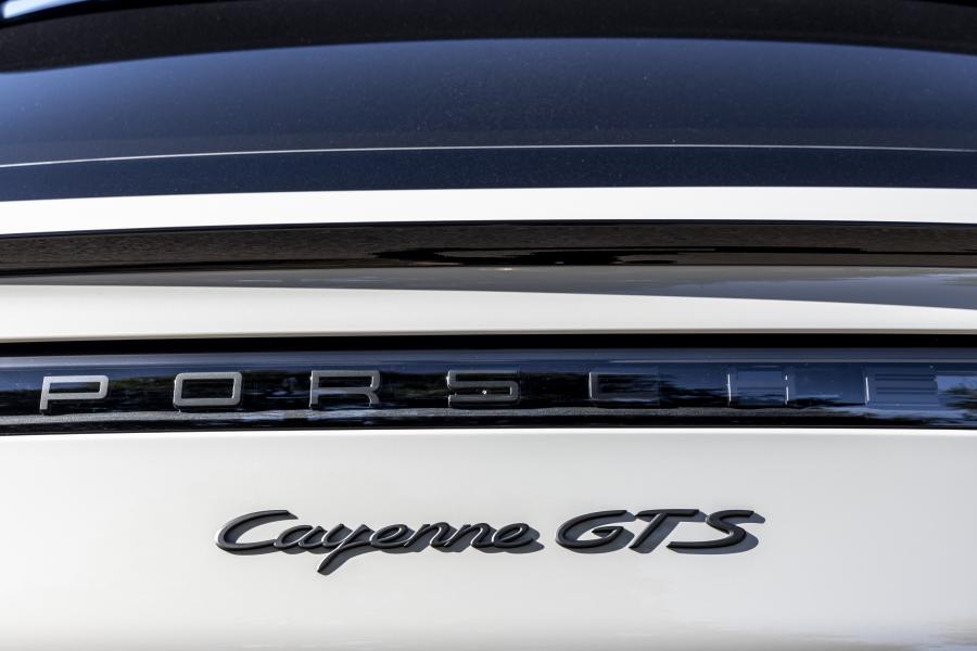 Логотип Porsche Cayenne GTS Coupe 2020 года  (WW) (фото 32 из 43)